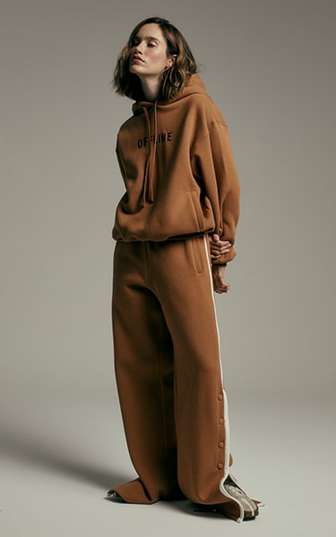 Em tecidos encorpados, modelagens atemporais e cores que traduzem a elegância dos dias mais frios. Do ritmo da cidade aos momentos de pausa, cada detalhe foi pensado para acompanhar o seu inverno com conforto, sofisticação e a versatilidade que são marca registrada da Canal.